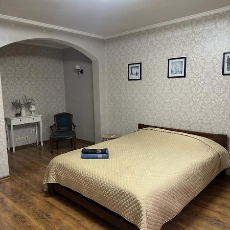 1Кім В Центрі,Вул.Набережна Rivne Buitenkant foto